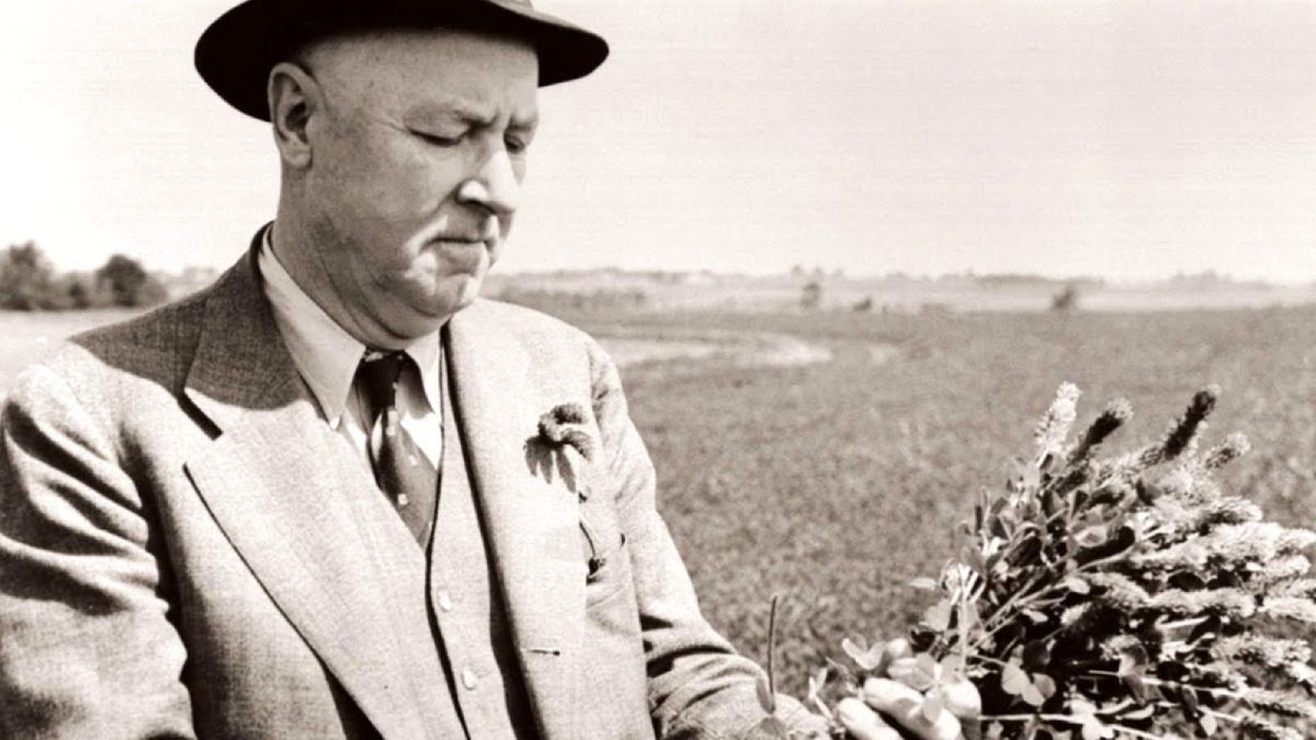 Se recuerda a Bennet el 7 de julio gracias a los aportes que realizó como pionero en el campo de la conservación del suelo. Se recuerda a Bennet el 7 de julio gracias a los aportes que realizó como pionero en el campo de la conservación del suelo.