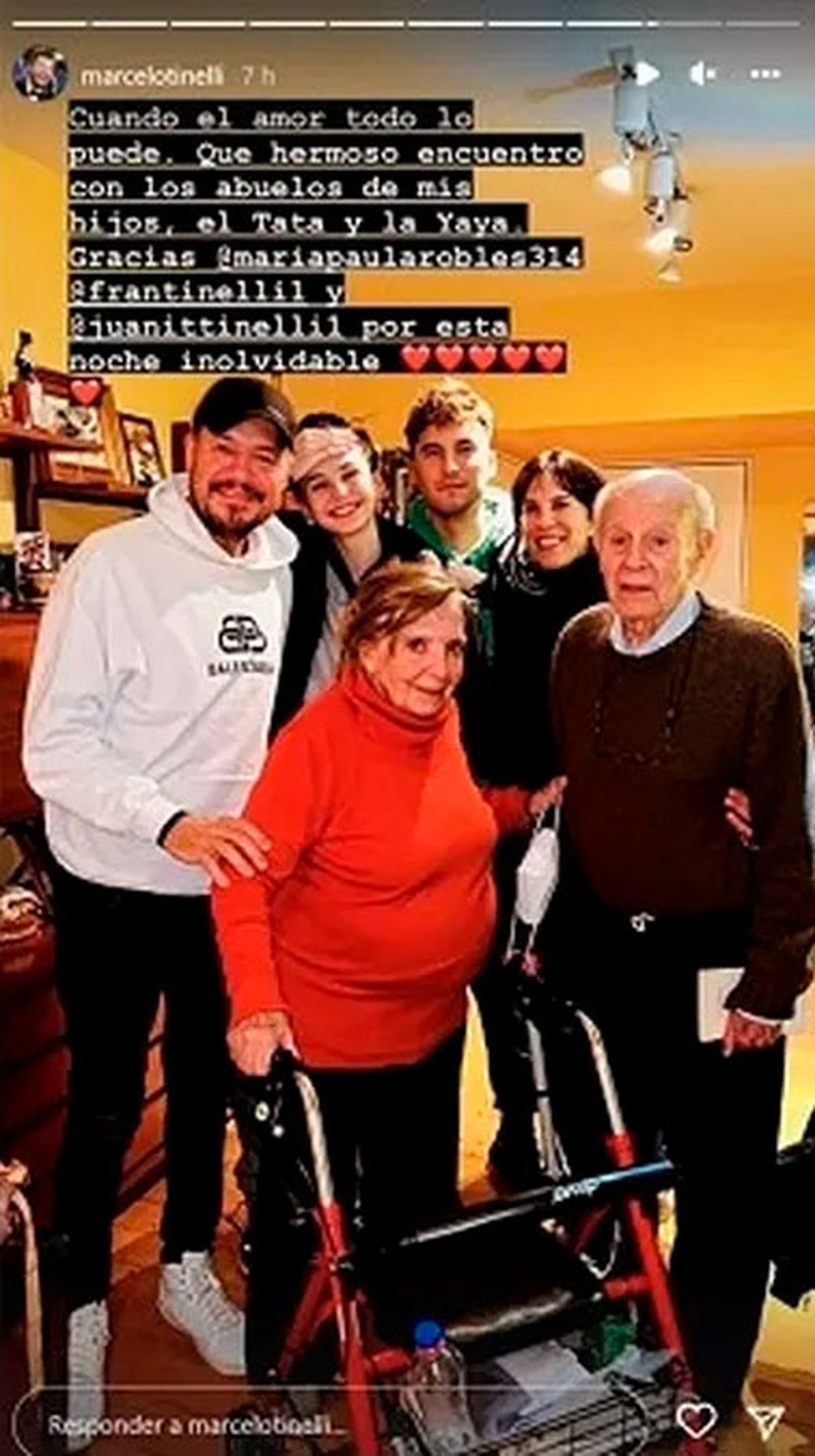 Marcelo Tinelli cenó con los padres de su ex mujer Paula Robles y también estuvieron sus dos hijos, Francisco y Juana.