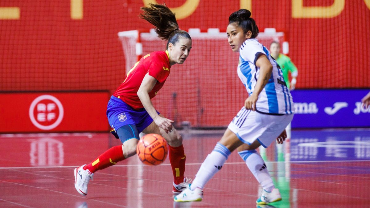 La selección femenina de futsal no pudo con España