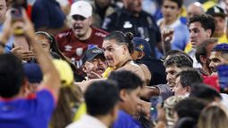 Por los incidentes que siguieron al partido entre la Selección de Uruguay y Colombia, la Conmebol abrió un expediente a 11 jugadores charrúas.