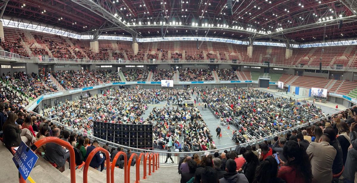 Los testigos de Jehová se reunieron de a miles en Mendoza. Los testigos de Jehová se reunieron de a miles en Mendoza.