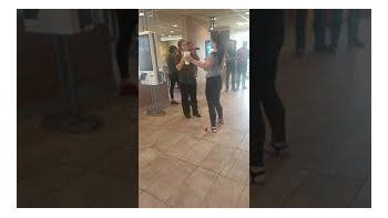 Pelea campal entre una empleada y una clienta en Mc Donald's