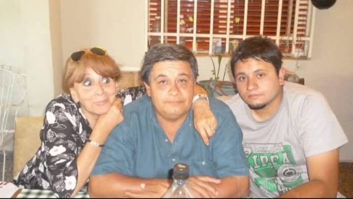 Laura, Daniel y uno de los hijos que tuvo con él. "Me costó adaptarme a un país inestable, pero lo respeto. Hace 43 años que vivo en Mendoza", dijo Laura. Laura, Daniel y uno de los hijos que tuvo con él. "Me costó adaptarme a un país inestable, pero lo respeto. Hace 43 años que vivo en Mendoza", dijo Laura.