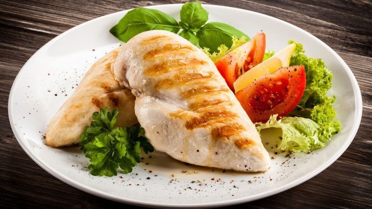 La pechuga es una de las más saludables por su bajo aporte calórico en comparación con las de otros animales. La pechuga es una de las más saludables por su bajo aporte calórico en comparación con las de otros animales.