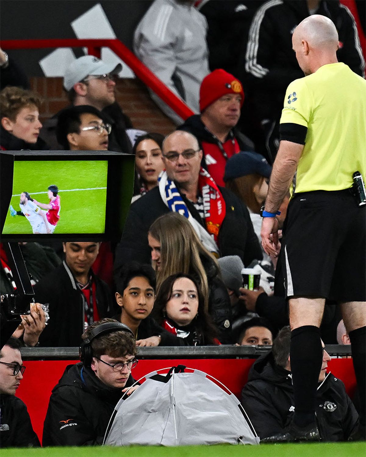 Lisandro Mart&iacute;nez fue expulsado a instancias del VAR.