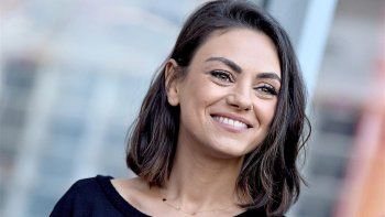 Mila Kunis confesó que agarró un trabajo para liberarse de sus hijos 2 días