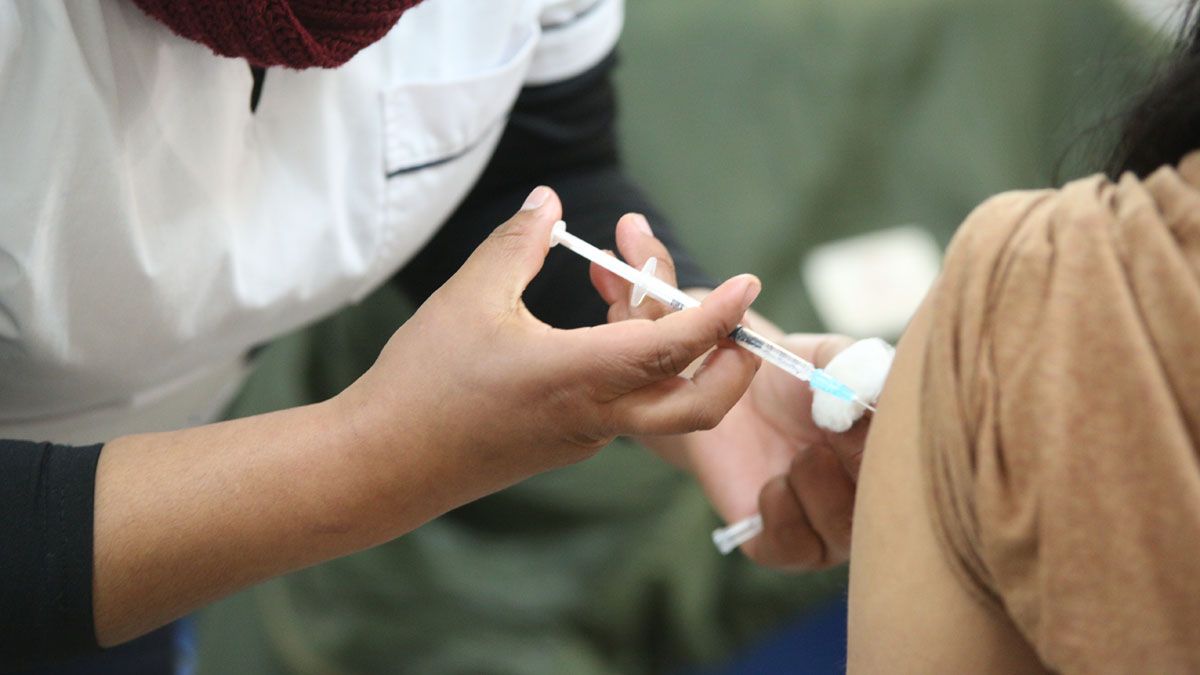 En el Gobierno de Rodolfo Suarez están preocupado por el escaso porcentaje de mendocinos de entre 30 y 40 años que acuden a vacunarse. Según los datos oficiales, sólo acudió a recibir su vacuna el 59% de ellos.visibility