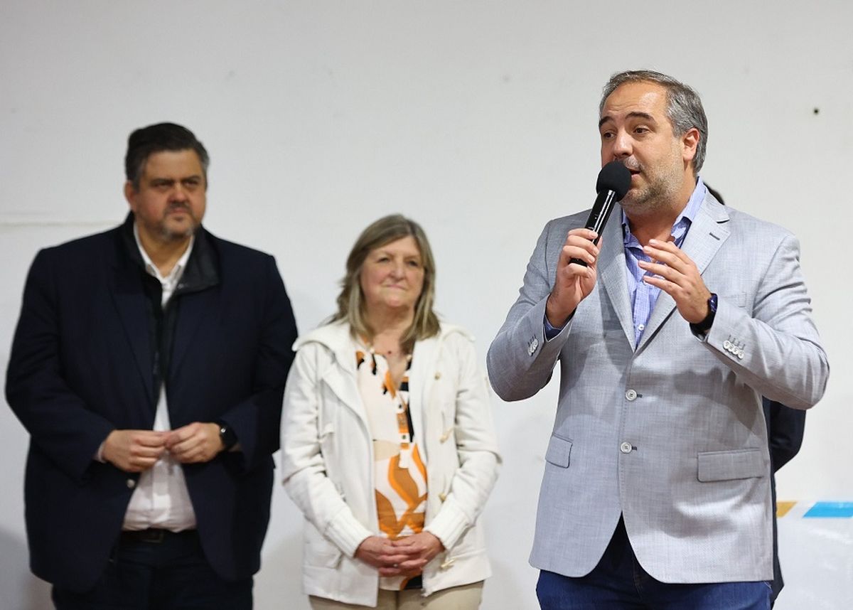 Con este programa el ciudadano ya no limita su participación a votar cada cuatro años, sino que también toma decisiones y controla la gestión del gobierno. Con este programa el ciudadano ya no limita su participación a votar cada cuatro años, sino que también toma decisiones y controla la gestión del gobierno.