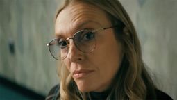 La actriz Toni Collette interpreta a Leanne en la nueva serie de Netflix.