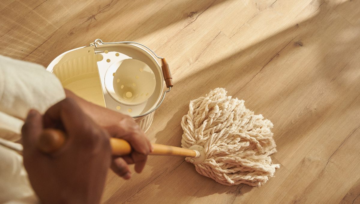 Usando pocos ingredientes, aprendé a hacer un brilla pisos casero. Usando pocos ingredientes, aprendé a hacer un brilla pisos casero.