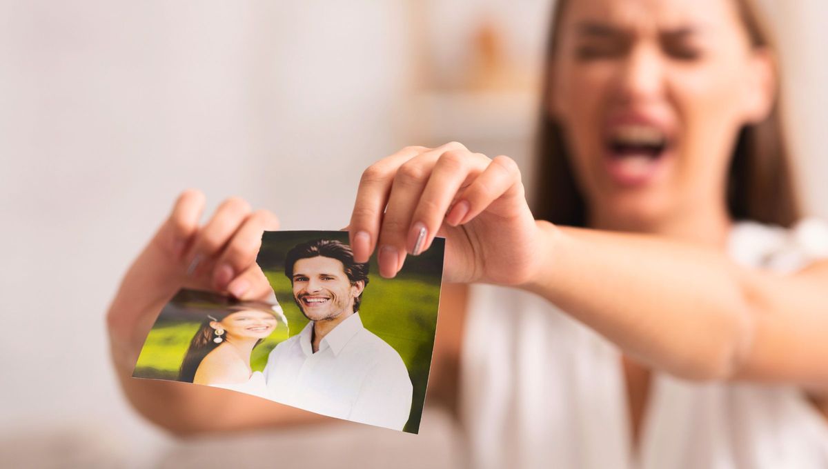 Uno de los motivos por los que soñamos con un ex es porque o no estamos bien con nuestra pareja actual, no estamos satisfechos con nuestra vida de soltero o quedaron tensiones sin resolver. Uno de los motivos por los que soñamos con un ex es porque o no estamos bien con nuestra pareja actual, no estamos satisfechos con nuestra vida de soltero o quedaron tensiones sin resolver.