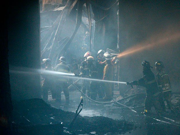Al menos 72 muertos en un incendio en una fábrica de Filipinas
