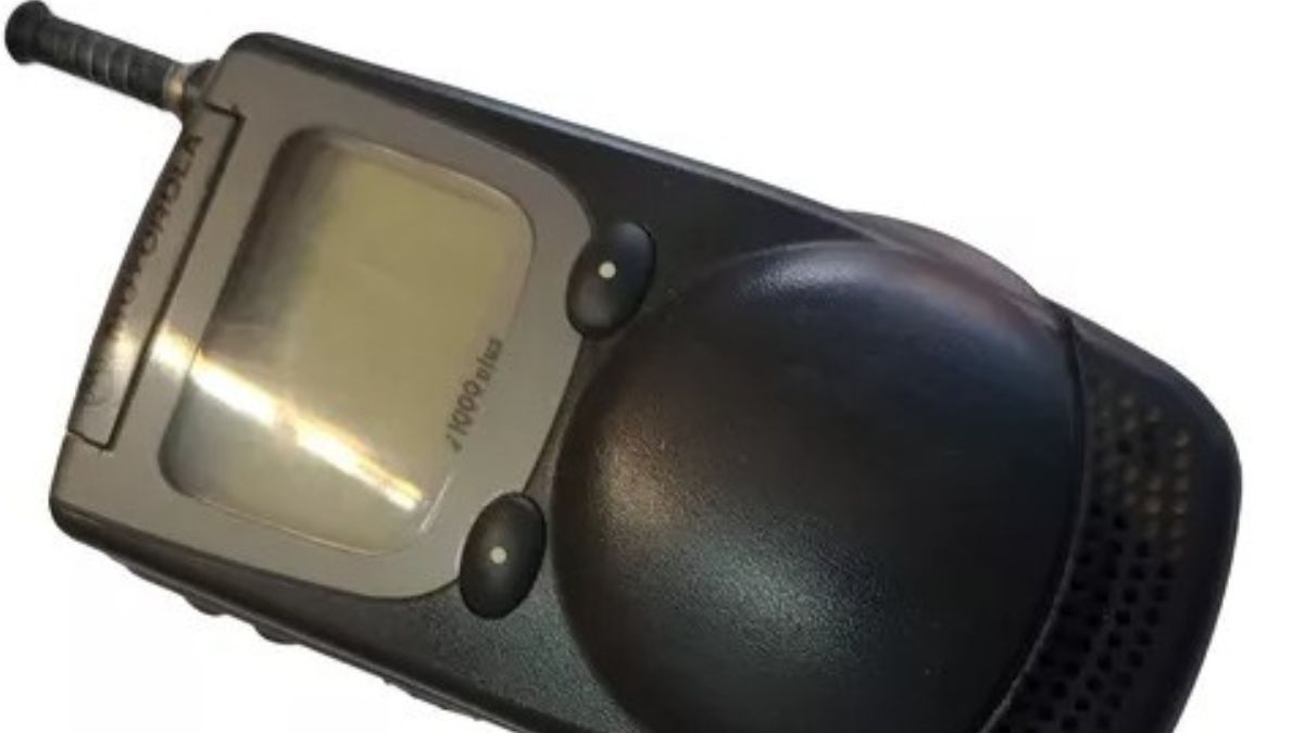 Mi papá logró irse de la casa y quedarse, al mismo tiempo: se convirtió en Nextel. Mi papá logró irse de la casa y quedarse, al mismo tiempo: se convirtió en Nextel.