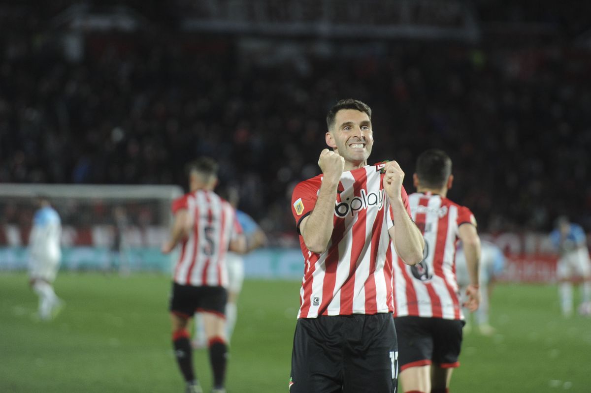 Mauro Boselli le dio la victoria a Estudiantes ante Racing