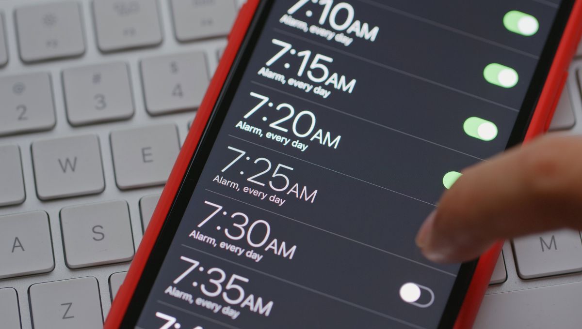 Qué significa cuando una persona se despierta antes de que suene la alarma