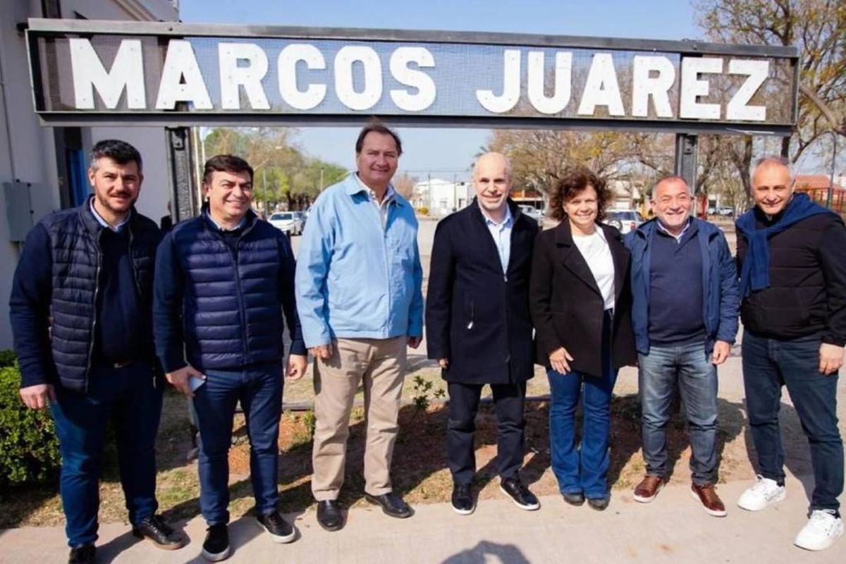 Tras el triunfo en Marcos Juarez, todos los popes de Juntos por el Cambio, y del PRO, entre ellos Omar De Marchi buscaron su foto con Sara Majorel.