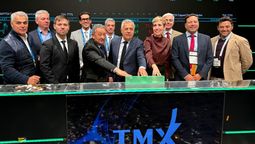 Primera fila de mendocinos en Canadá: el intendente de Malargüe, Celso Jaque; el gobernador Alfredo Cornejo y la ministra de Economía y Ambiente, Jimena Latorre.