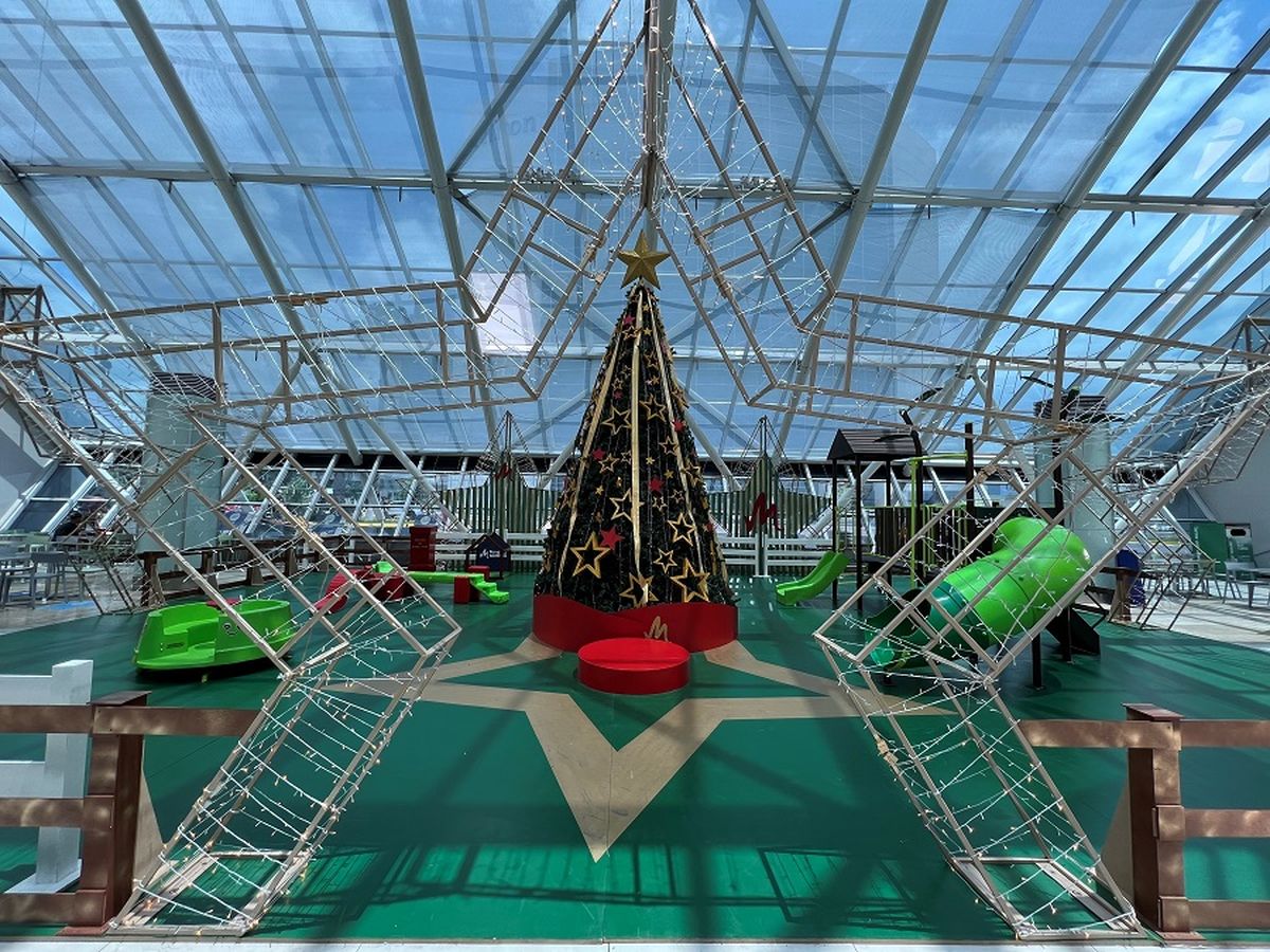 La Plaza de las Estrellas se ha convertido en el epicentro de la diversión. La Plaza de las Estrellas se ha convertido en el epicentro de la diversión.