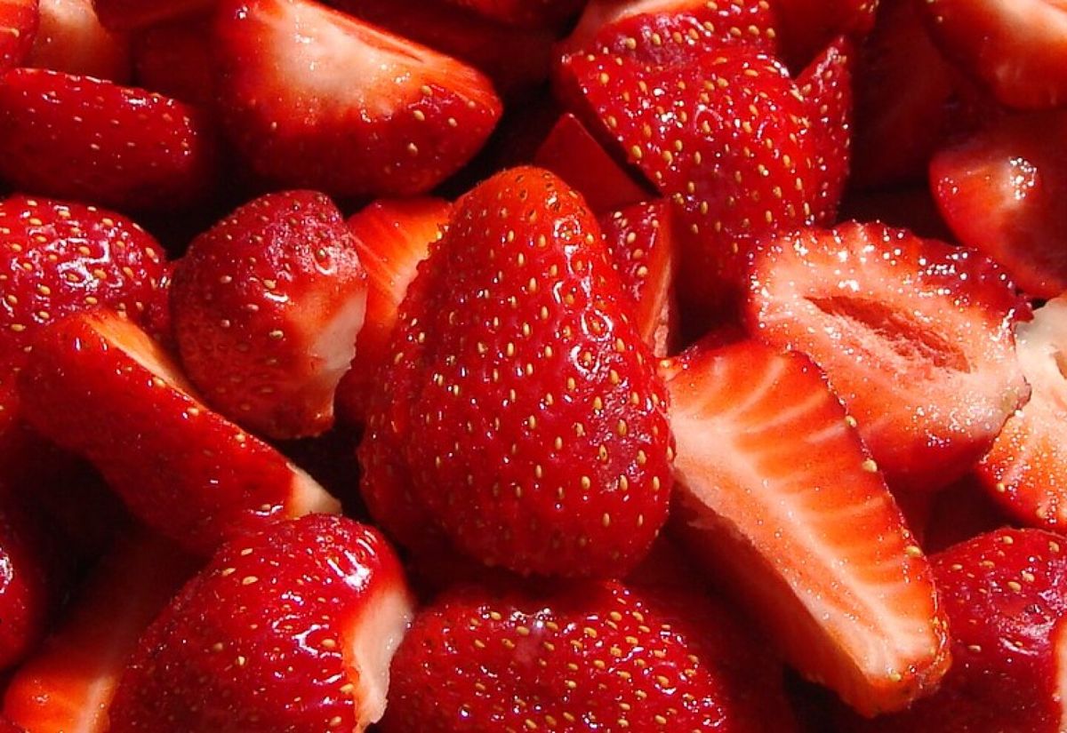 Frutillas. Son exquisitas y están de temporada, además poseen muchos beneficios para la salud. Frutillas. Son exquisitas y están de temporada, además poseen muchos beneficios para la salud. 