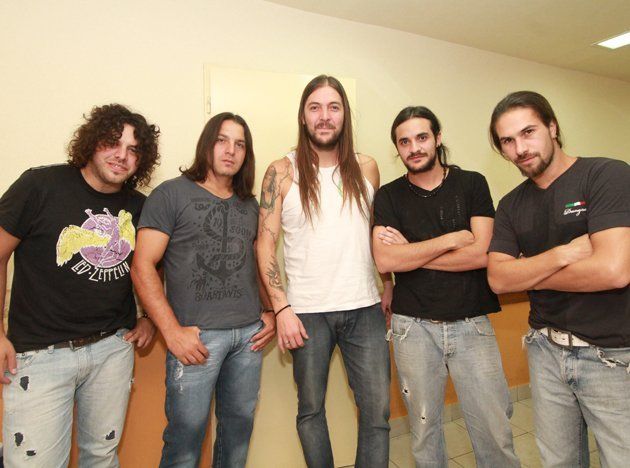 X-Teléfono se presentó en el Casino Club con un show de lujo