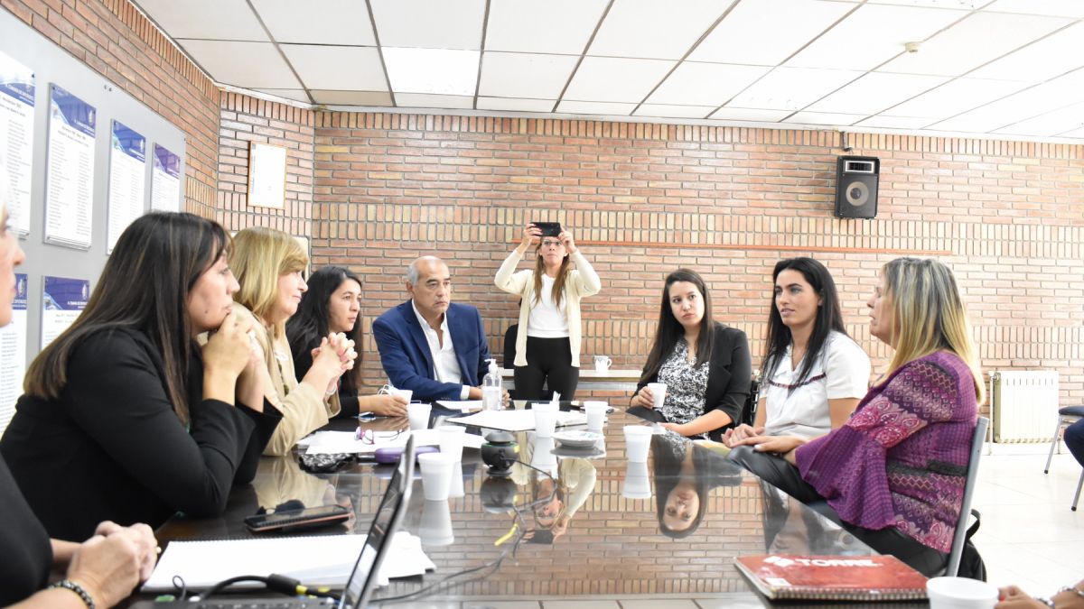 La Comisión de Cultura y Educación de los Diputados de Mendoza aceptaron la propuesta de Silvia Stocco y distinguieron a la abuela Hilda Villagas, que terminó su escolaridad primaria a los 87 años.