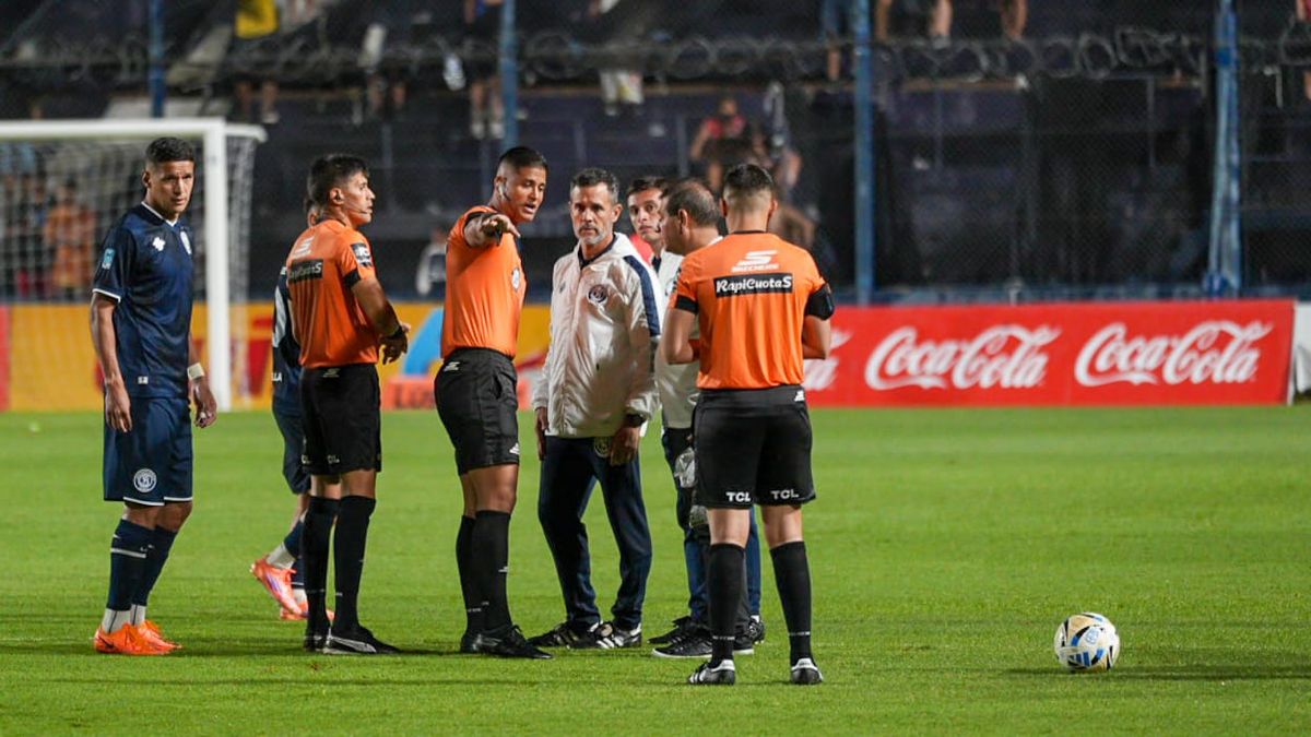 El capitán Álex Arce se lesionó y será baja en Independiente Rivadavia. Foto: Axel Lloret/Diario UNO.