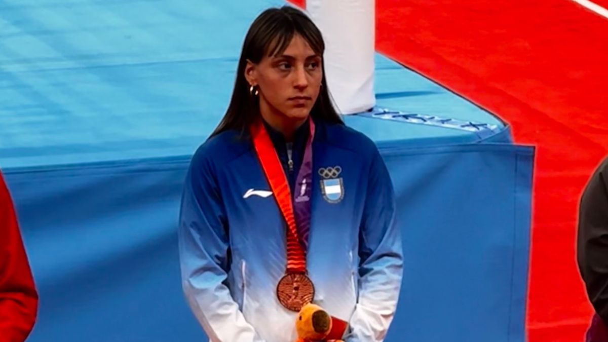 Delfina Arancibia en el podio del boxeo de los Juegos Suramericanos 2026, en los 57kg., con su medalla de bronce. Delfina Arancibia en el podio del boxeo de los Juegos Suramericanos 2026, en los 57kg., con su medalla de bronce.