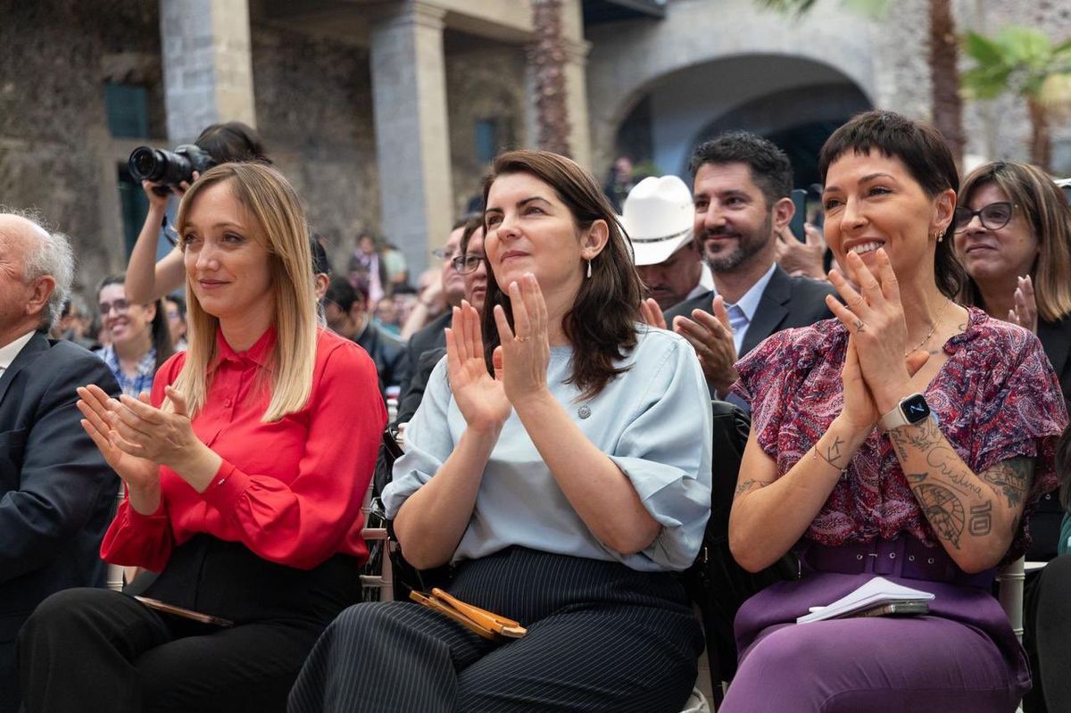 Anabel Fernández Sagasti estuvo en primera fila acompañando a Cristina. Anabel Fernández Sagasti estuvo en primera fila acompañando a Cristina.