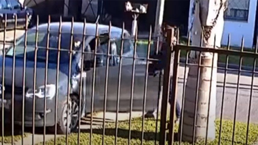 Video: le robaron el auto con su hijo adentro y lo tiraron a las dos cuadras