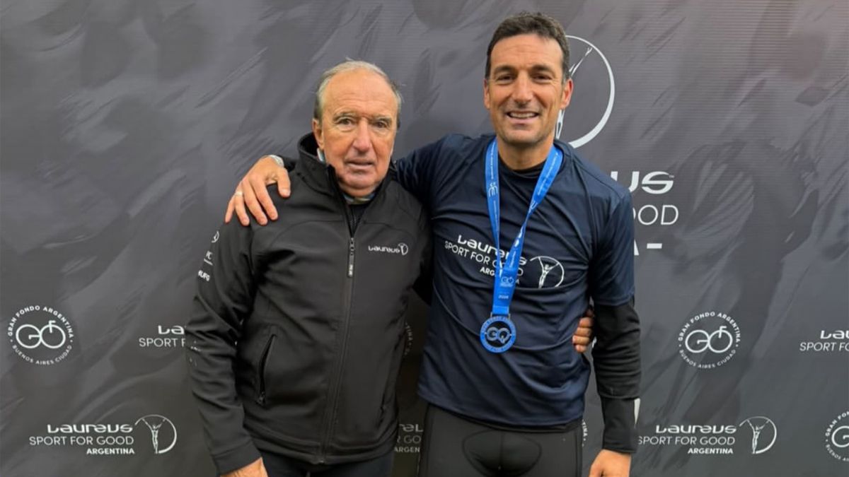 Lionel Scaloni con Hugo Porta después del Gran Fondo Buenos Aires.