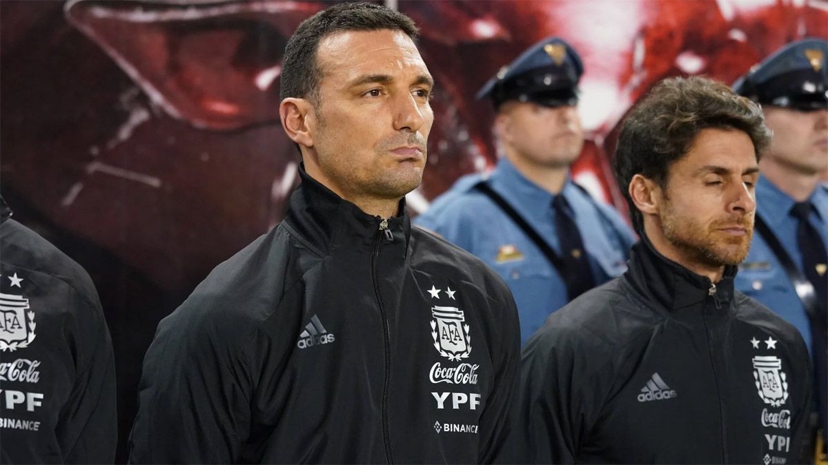 Lionel Scaloni y Pablo Aimar, integrantes del cuerpo técnico de la Selección argentina, una de las candidatas al Mundial Qatar 2022.