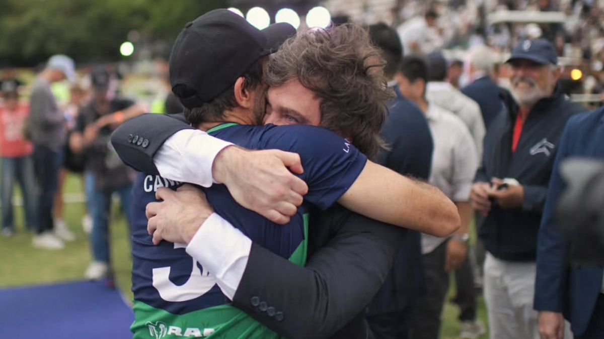 Milei comparti&oacute; esta foto con Cambiaso despu&eacute;s de la final.