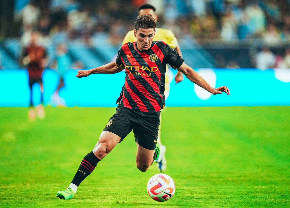 Julián Álvarez debutó en el Manchester City y fue elogiado por Pep Guardiola