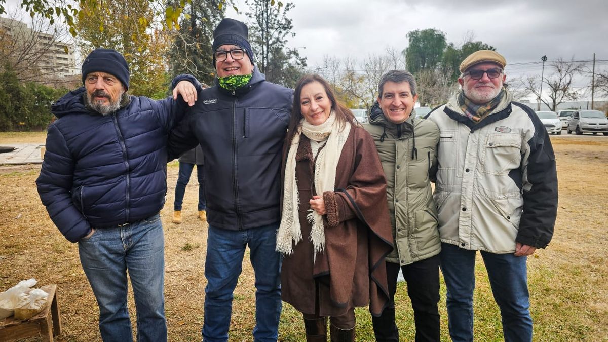 Andrés Gabrielli, Ricardo Montacuto, Carina Scandura, el Tano Robles y Javier Dellamaggiore, algunas de las voces reconocibles de Nihuil.&nbsp;