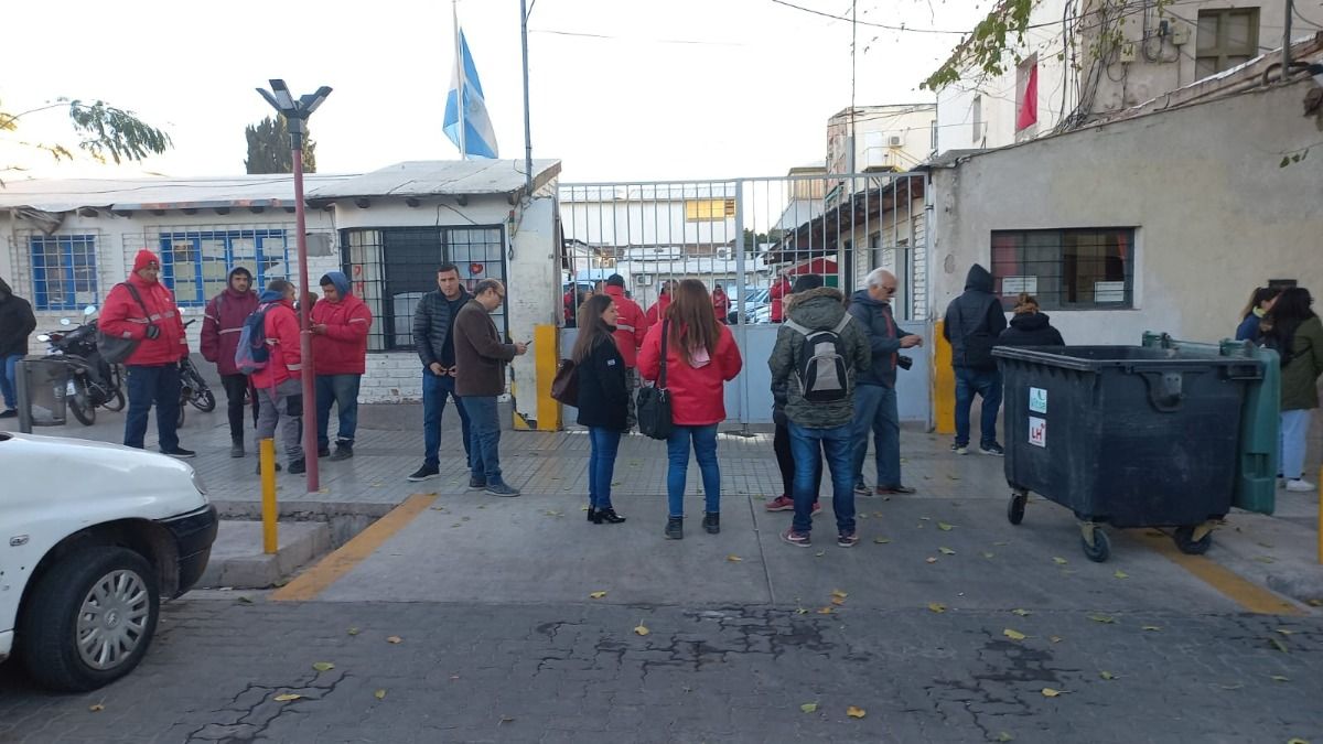 Este año, la Municipalidad de Las Heras fue escenario de protestas, allanamientos y polémicas por las acusaciones contra el anterior intendente, Daniel Orozco. Este año, la Municipalidad de Las Heras fue escenario de protestas, allanamientos y polémicas por las acusaciones contra el anterior intendente, Daniel Orozco.