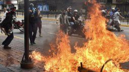 Al menos 26 muertos y más de 300 detenidos en medio de las protestas en Venezuela