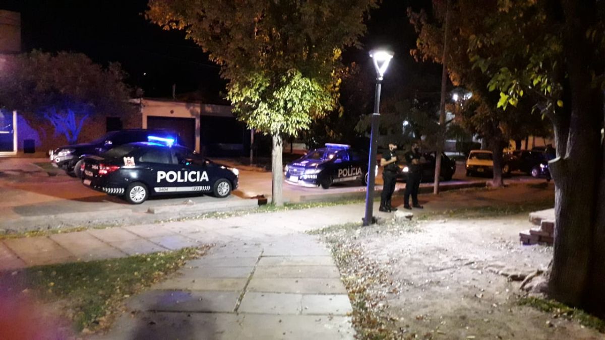 Roban el auto a una mujer con su hija de tres años adentro