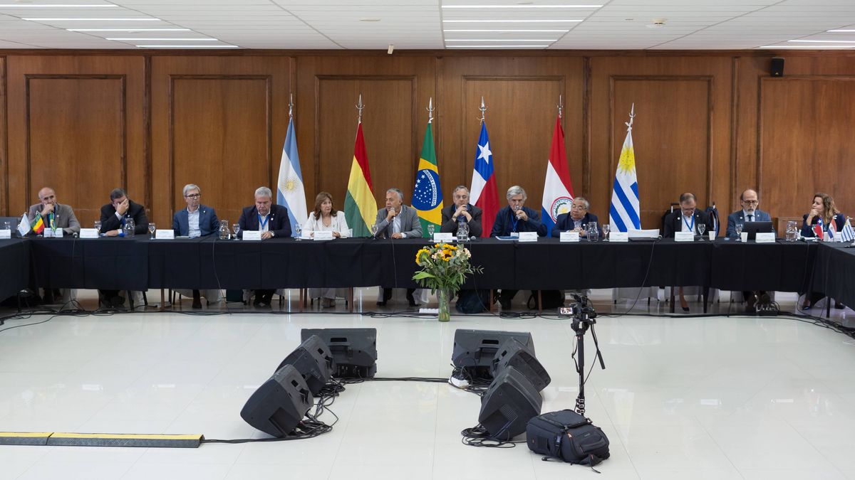 Rectores y rectoras de Argentina, Bolivia, Brasil, Chile, Paraguay y Uruguay mantuvieron un encuentro con el gobernador Alfredo Cornejo. Rectores y rectoras de Argentina, Bolivia, Brasil, Chile, Paraguay y Uruguay mantuvieron un encuentro con el gobernador Alfredo Cornejo.