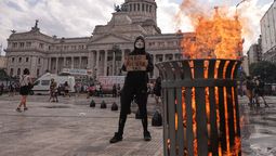 La denuncia por terrorismo a manifestantes durante el tratamiento de la reforma laboral fue confirmada por Manuel Adorni. Imagen ilustrativa. La denuncia por terrorismo a manifestantes durante el tratamiento de la reforma laboral fue confirmada por Manuel Adorni. Imagen ilustrativa.