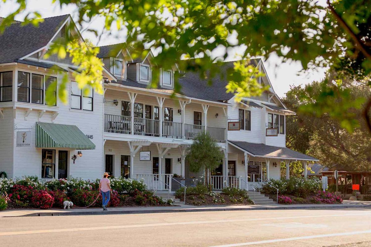 Este encantador lugar es ideal para relajarse al máximo. Este encantador lugar es ideal para relajarse al máximo.