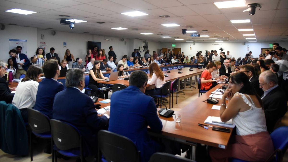 La Comisión de Juicio Político.