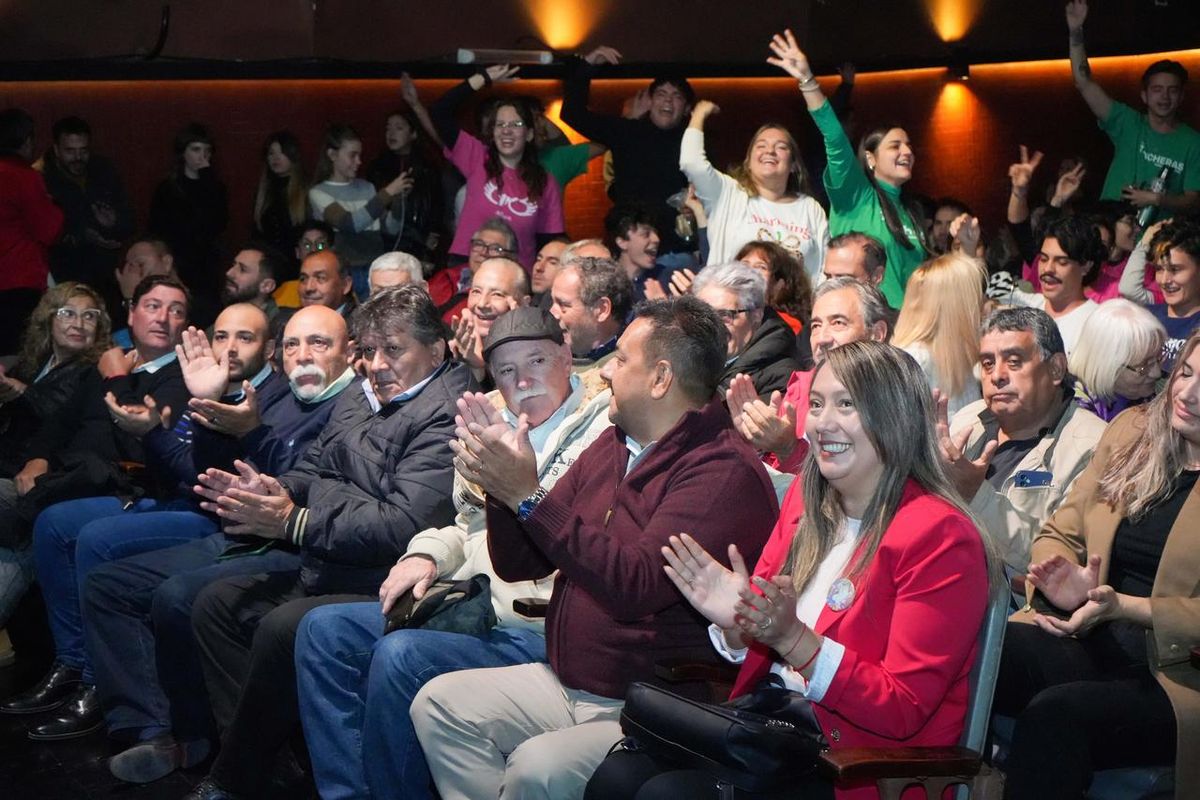 Dirigentes del PJ y jóvenes militantes asistieron a la charla que brindó la senadora mendocina, Anabel Fernández Sagasti. Dirigentes del PJ y jóvenes militantes asistieron a la charla que brindó la senadora mendocina, Anabel Fernández Sagasti.