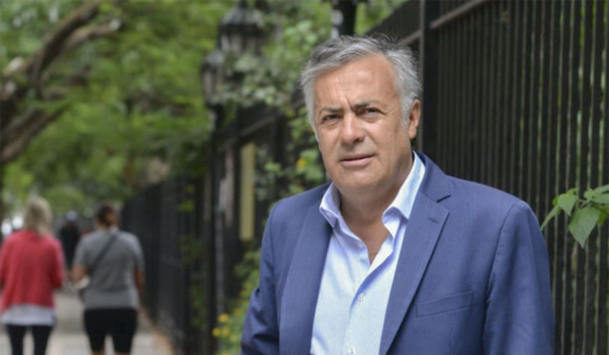 Antes de jurar como senador, Alfredo Cornejo criticó al Gobierno y le pidió que negocie la orientación del país con la oposición