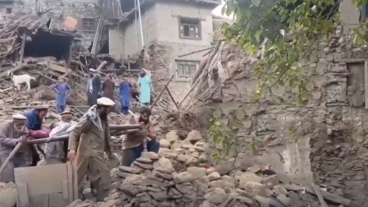 Terremoto en Afganistán. Destrucción y muertes.