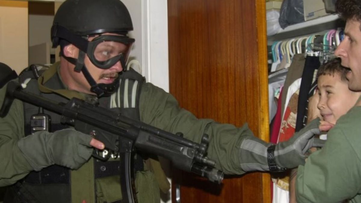 Elián González, el niño balsero, había sido recuperado por el gobierno de Fidel Castro en un operativo realizado en Miami, en abril de 2000