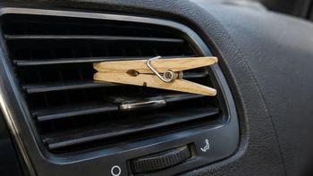 Colocar un broche en el aire acondicionado del auto: por qué recomiendan hacerlo Colocar un broche en el aire acondicionado del auto: por qué recomiendan hacerlo