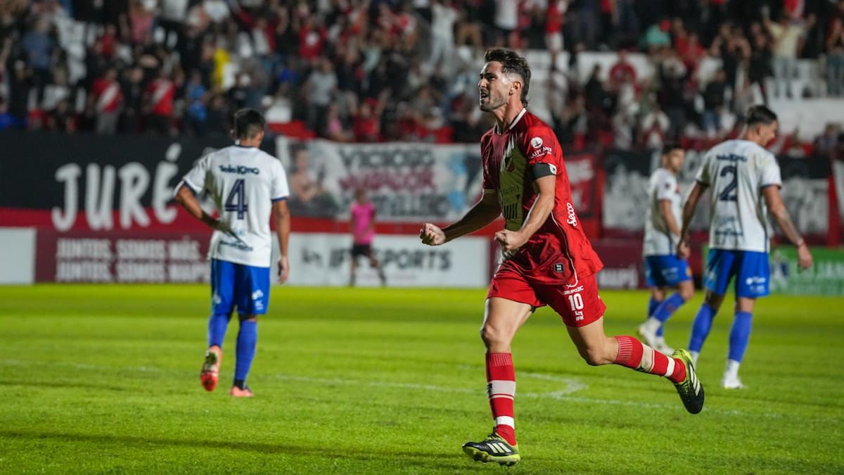 Las lágrimas de Marcelo Eggel tras el triunfo del Deportivo Maipú con Colegiales