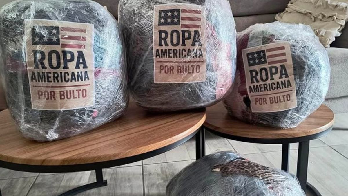 Fardos de ropa usada en Mendoza: un negocio que gana la calle y pone en alerta al comercio formal