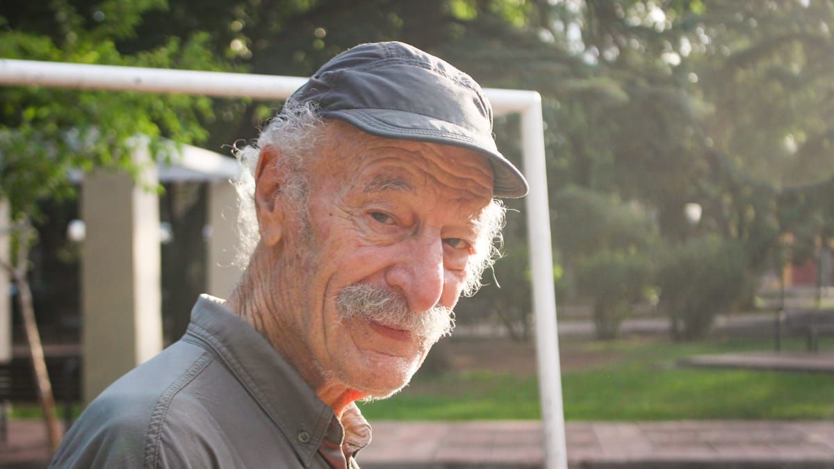 A sus 84 años, el Flaco acaba de venir de la capital peruana adonde ofreció un taller de teatro y dio una función de su unipersonal Lágrimas y Risas. A sus 84 años, el Flaco acaba de venir de la capital peruana adonde ofreció un taller de teatro y dio una función de su unipersonal Lágrimas y Risas.