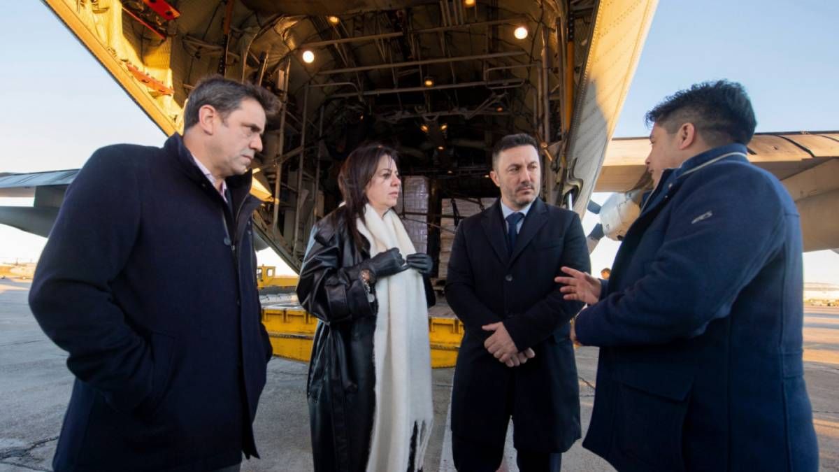 El vicejefe de Gabinete del Interior, Lisandro Catalán; los ministros de Defensa y Capital Humano, Luis Petri y Sandra Pettovello y el gobernador de la provincia, Claudio Vidal. El vicejefe de Gabinete del Interior, Lisandro Catalán; los ministros de Defensa y Capital Humano, Luis Petri y Sandra Pettovello y el gobernador de la provincia, Claudio Vidal.